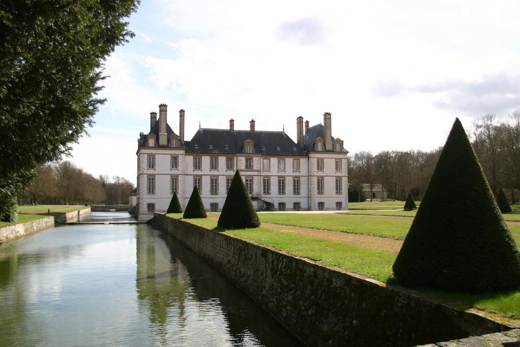 Chateau-Hotel De Bourron Exterior foto